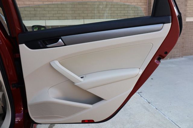 2015 Volkswagen Passat 1.8T SE w/Sunroof & Nav - 23048387 - 20