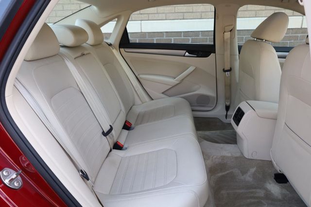 2015 Volkswagen Passat 1.8T SE w/Sunroof & Nav - 23048387 - 22