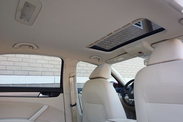 2015 Volkswagen Passat 1.8T SE w/Sunroof & Nav - 23048387 - 23