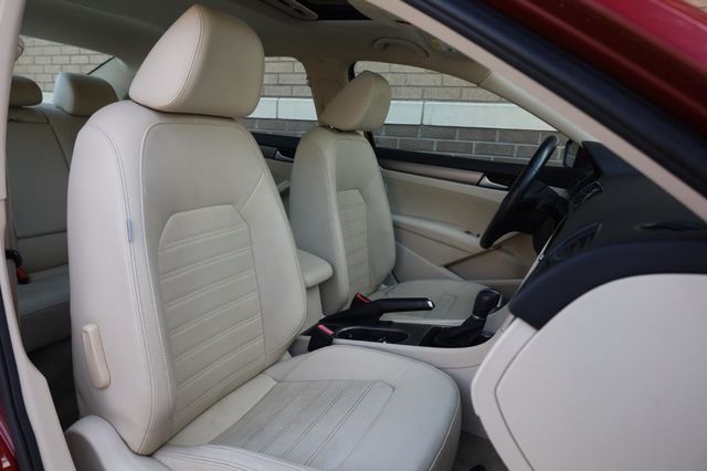 2015 Volkswagen Passat 1.8T SE w/Sunroof & Nav - 23048387 - 25