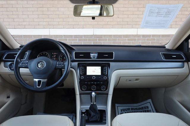 2015 Volkswagen Passat 1.8T SE w/Sunroof & Nav - 23048387 - 28