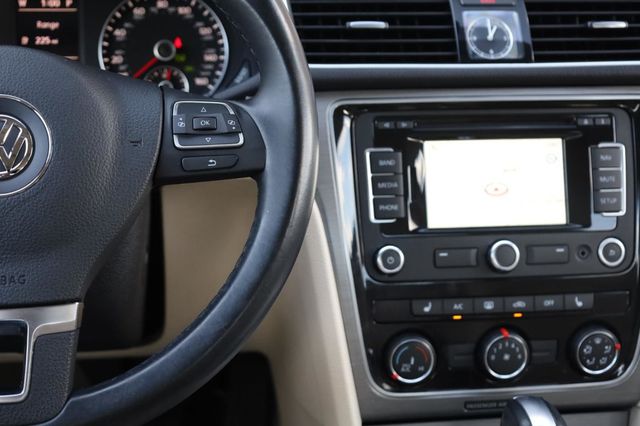2015 Volkswagen Passat 1.8T SE w/Sunroof & Nav - 23048387 - 31