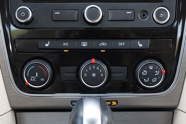 2015 Volkswagen Passat 1.8T SE w/Sunroof & Nav - 23048387 - 42