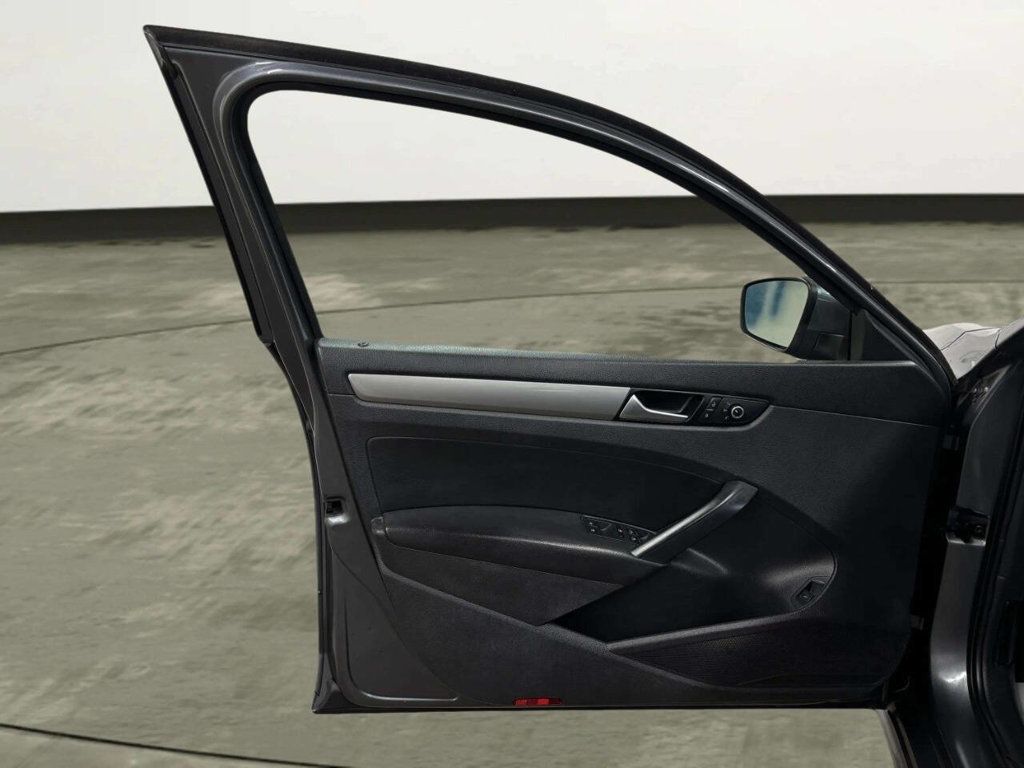 2015 Volkswagen Passat 4dr Sedan 1.8T Automatic Limited Edition - 23014118 - 9