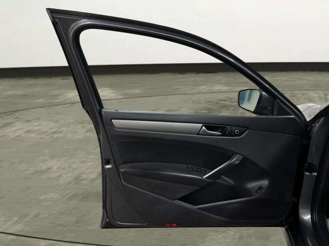 2015 Volkswagen Passat 4dr Sedan 1.8T Automatic Limited Edition - 23014118 - 9