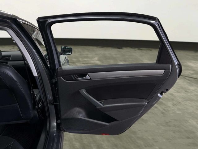 2015 Volkswagen Passat 4dr Sedan 1.8T Automatic Limited Edition - 23014118 - 17