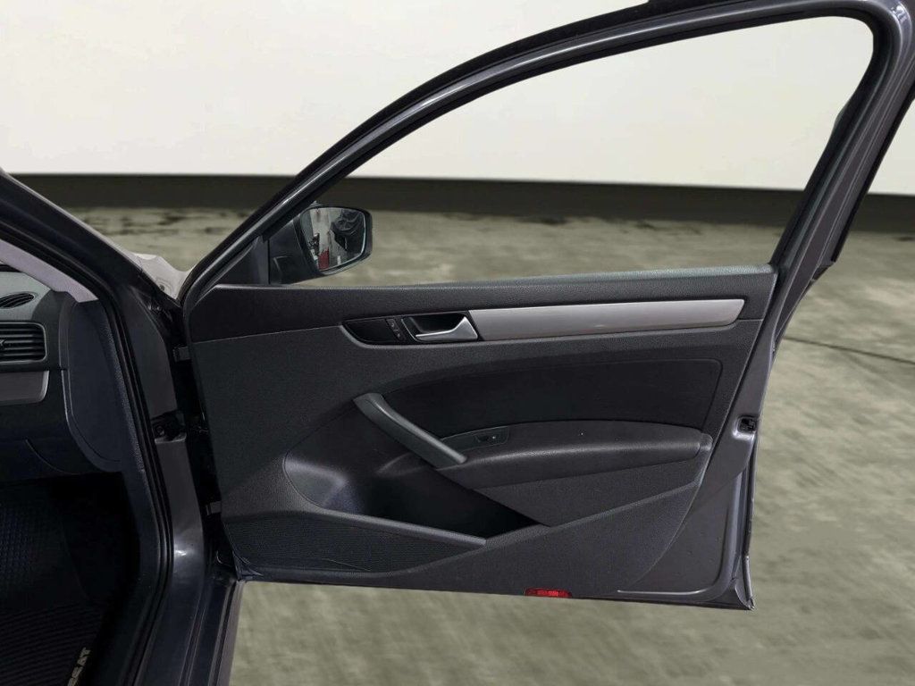 2015 Volkswagen Passat 4dr Sedan 1.8T Automatic Limited Edition - 23014118 - 19