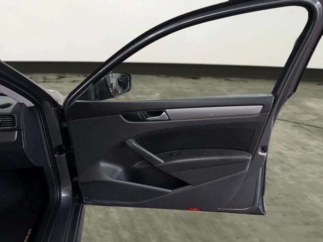 2015 Volkswagen Passat 4dr Sedan 1.8T Automatic Limited Edition - 23014118 - 19