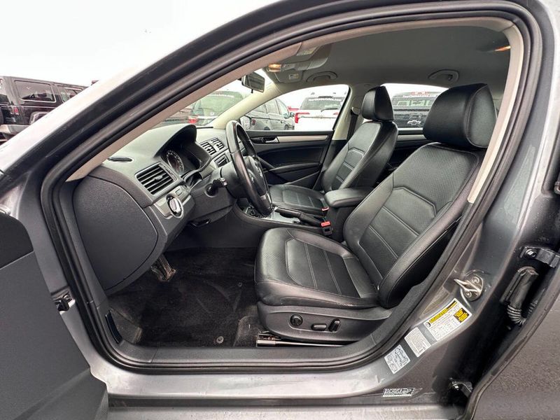 2015 Volkswagen Passat 4dr Sedan 1.8T Automatic Limited Edition PZEV - 22928587 - 15