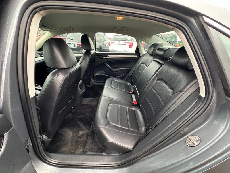 2015 Volkswagen Passat 4dr Sedan 1.8T Automatic Limited Edition PZEV - 22928587 - 23