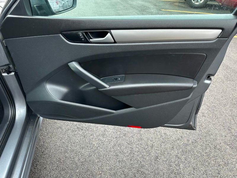 2015 Volkswagen Passat 4dr Sedan 1.8T Automatic Limited Edition PZEV - 22928587 - 25