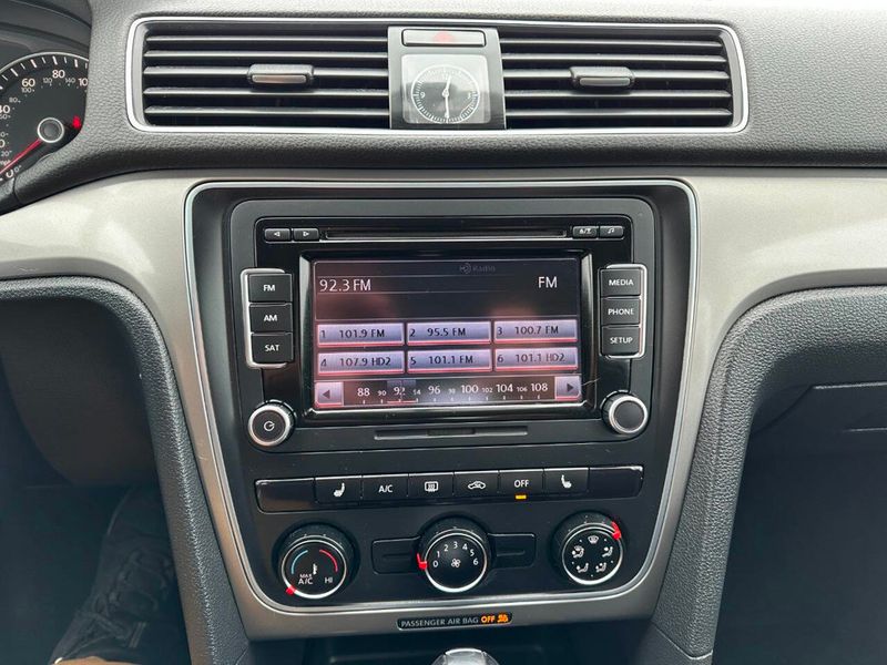 2015 Volkswagen Passat 4dr Sedan 1.8T Automatic Limited Edition PZEV - 22928587 - 37