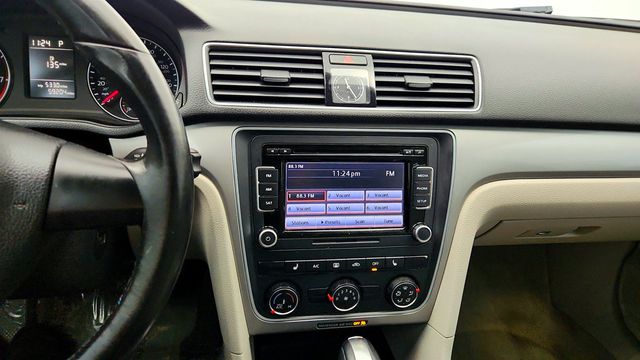 2015 Volkswagen Passat 4dr Sedan 1.8T Automatic Limited Edition PZEV w/ Heated Seats - 22996818 - 16