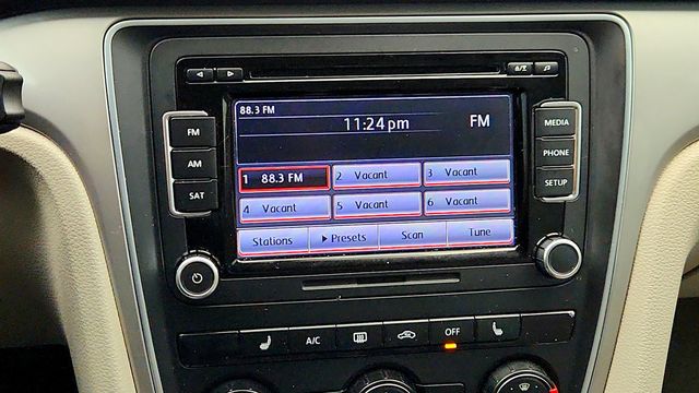 2015 Volkswagen Passat 4dr Sedan 1.8T Automatic Limited Edition PZEV w/ Heated Seats - 22996818 - 17