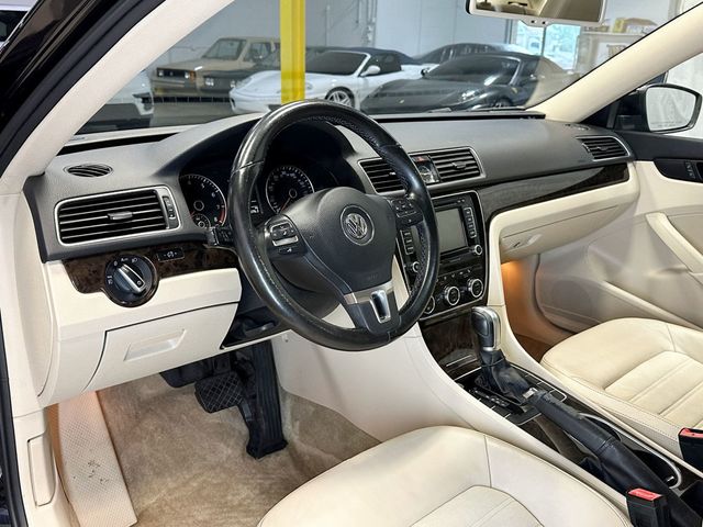 2015 Volkswagen Passat 4dr Sedan 1.8T Automatic SEL Premium PZEV - 23037922 - 19