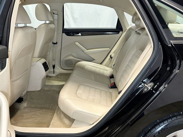2015 Volkswagen Passat 4dr Sedan 1.8T Automatic SEL Premium PZEV - 23037922 - 24