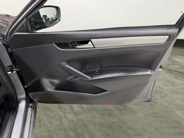 2015 Volkswagen Passat 4dr Sedan 1.8T Automatic SE PZEV - 22955574 - 23