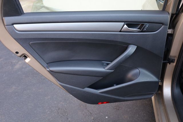 2015 Volkswagen Passat 4dr Sedan 2.0L DSG TDI SE w/Sunroof & Nav - 22978825 - 16