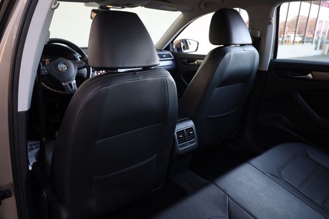 2015 Volkswagen Passat 4dr Sedan 2.0L DSG TDI SE w/Sunroof & Nav - 22978825 - 17