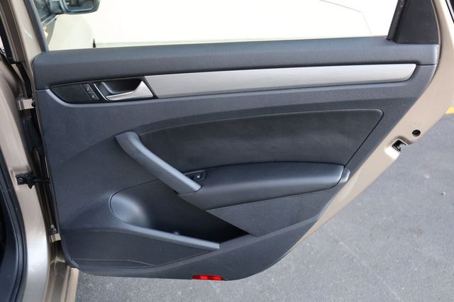 2015 Volkswagen Passat 4dr Sedan 2.0L DSG TDI SE w/Sunroof & Nav - 22978825 - 19