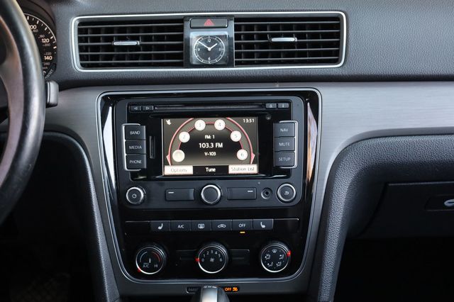 2015 Volkswagen Passat 4dr Sedan 2.0L DSG TDI SE w/Sunroof & Nav - 22978825 - 32