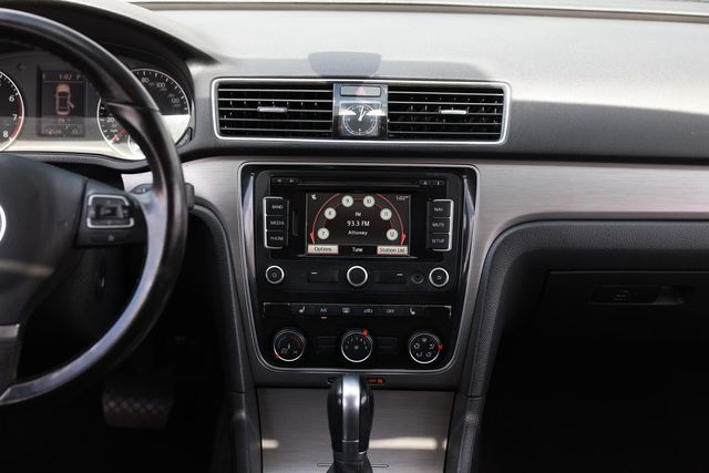 2015 Volkswagen Passat SE - 23013217 - 40