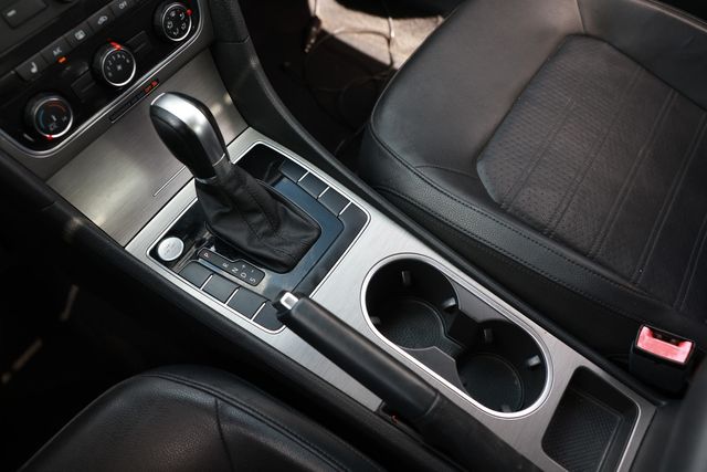 2015 Volkswagen Passat SE - 23013217 - 42