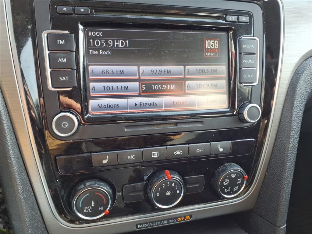 2015 Volkswagen Passat TDI SE Sedan 4D - 22952287 - 10