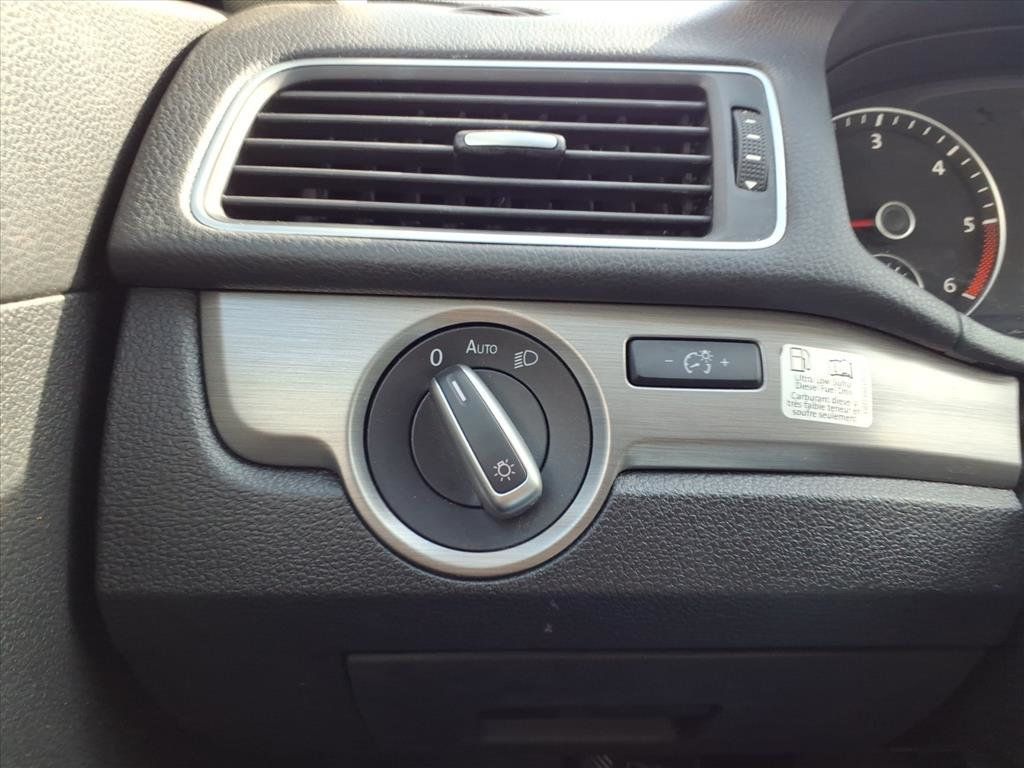 2015 Volkswagen Passat TDI SE Sedan 4D - 22952287 - 11