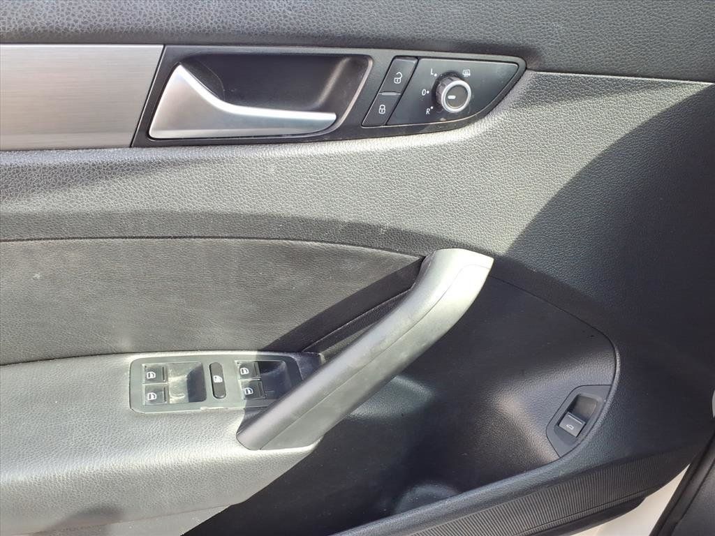 2015 Volkswagen Passat TDI SE Sedan 4D - 22952287 - 12