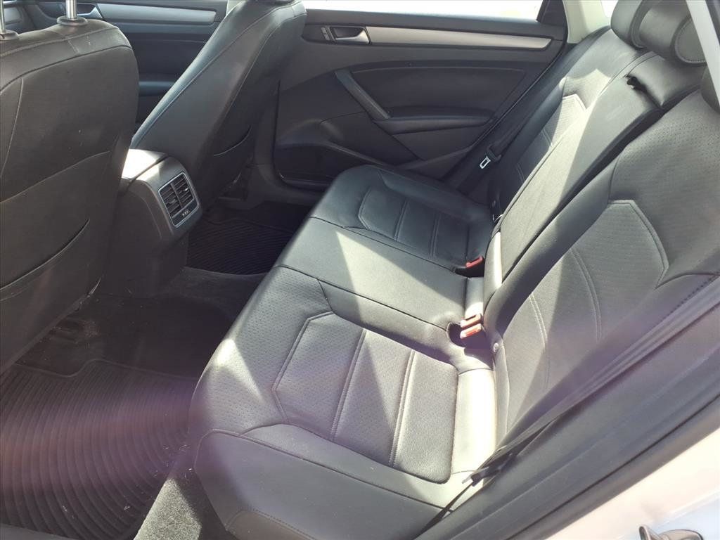 2015 Volkswagen Passat TDI SE Sedan 4D - 22952287 - 13