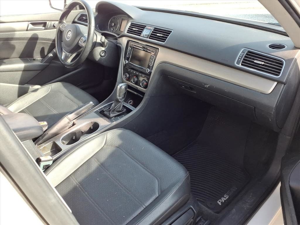 2015 Volkswagen Passat TDI SE Sedan 4D - 22952287 - 15