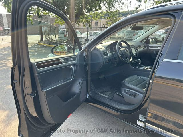 2015 Volkswagen Touareg 4dr V6 Lux - 23064884 - 15