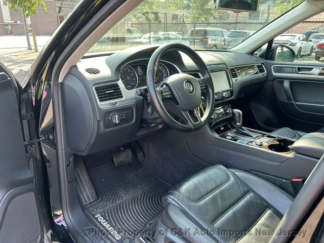 2015 Volkswagen Touareg 4dr V6 Lux - 23064884 - 16