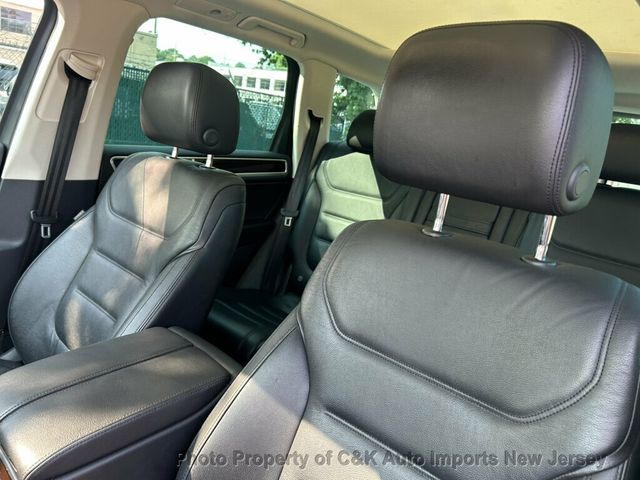 2015 Volkswagen Touareg 4dr V6 Lux - 23064884 - 19