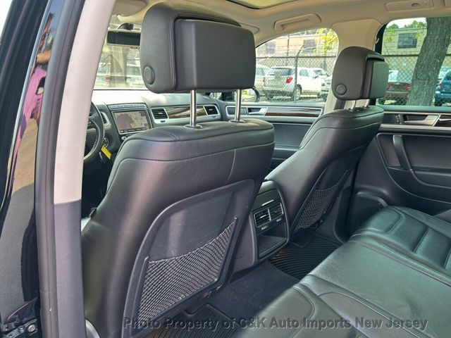 2015 Volkswagen Touareg 4dr V6 Lux - 23064884 - 24