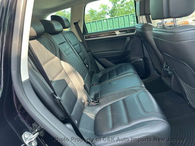 2015 Volkswagen Touareg 4dr V6 Lux - 23064884 - 27