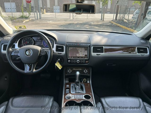 2015 Volkswagen Touareg 4dr V6 Lux - 23064884 - 29