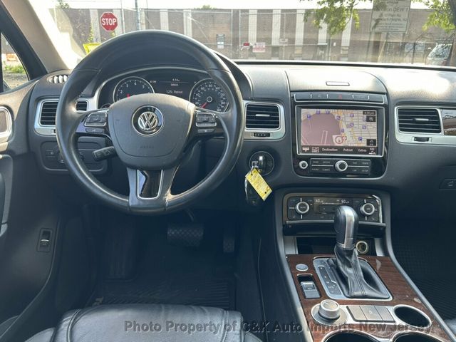 2015 Volkswagen Touareg 4dr V6 Lux - 23064884 - 31