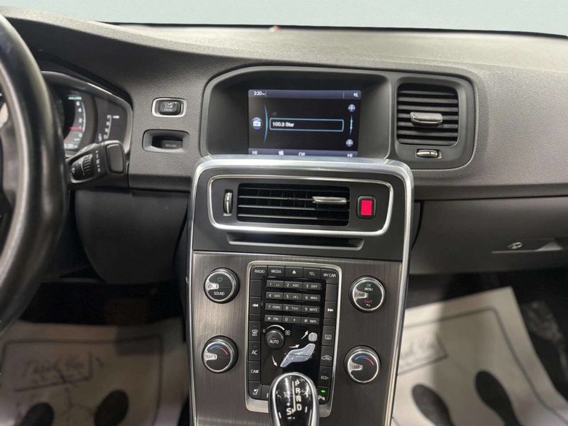 2015 Volvo S60 4dr Sedan T5 Drive-E Premier Plus FWD - 22969615 - 24