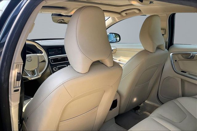 2015 Volvo S60 T5 Premier - 23050711 - 17