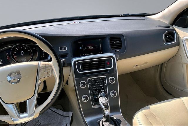 2015 Volvo S60 T5 Premier - 23050711 - 23