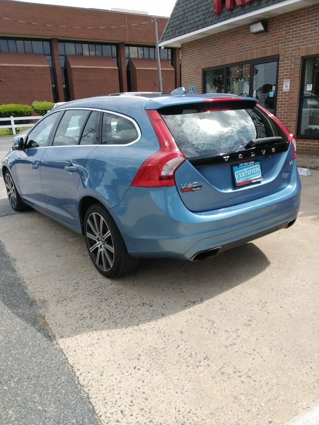 2015 Volvo V60 T5 Drive-E Platinum photo 2
