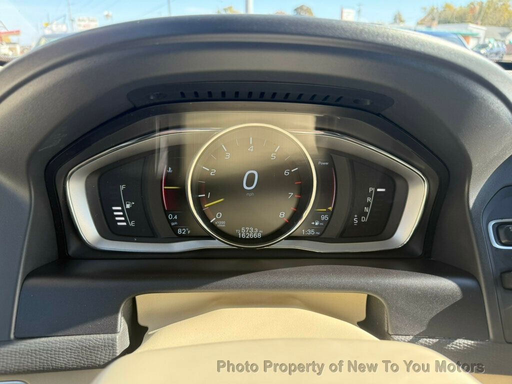 2015 Volvo XC60 Premier R-Design photo 4