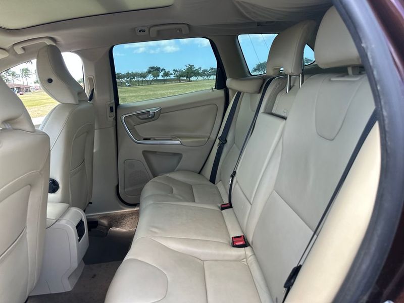 2015 Volvo XC60 FWD 4dr T5 Drive-E Premier Plus - 23034557 - 13