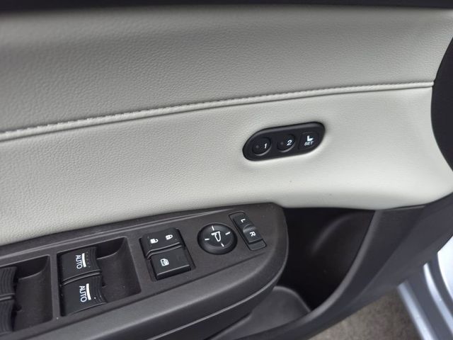 2016 Acura ILX 4dr Sedan w/Premium Pkg - 23008354 - 9