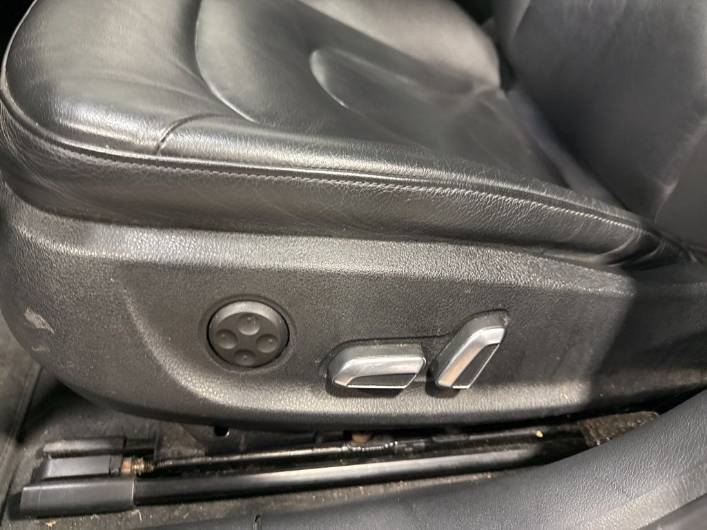 2016 Audi A4 4dr Sedan Manual quattro 2.0T Premium - 22973368 - 28