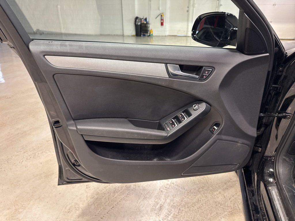 2016 Audi A4 4dr Sedan Manual quattro 2.0T Premium - 22973368 - 31