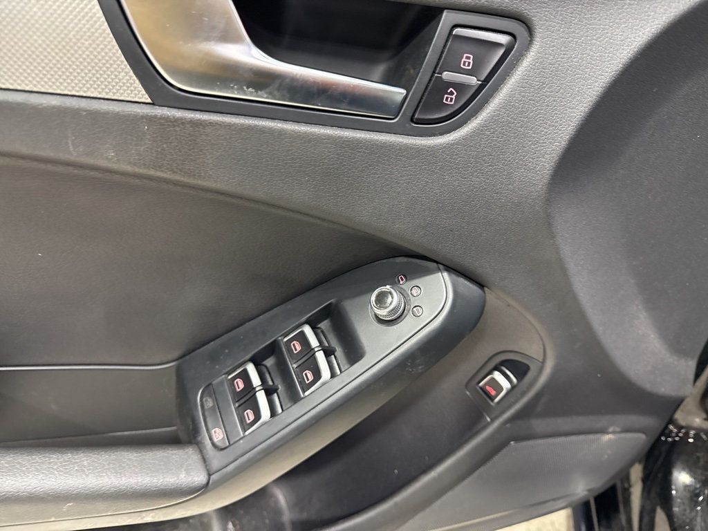 2016 Audi A4 4dr Sedan Manual quattro 2.0T Premium - 22973368 - 32