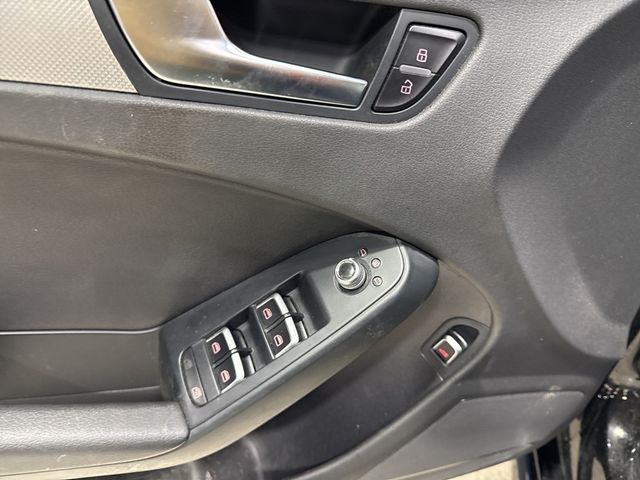 2016 Audi A4 4dr Sedan Manual quattro 2.0T Premium - 22973368 - 32